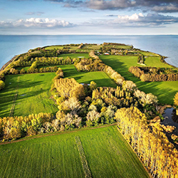 auf eine dänische Insel, z.B. Vejrø